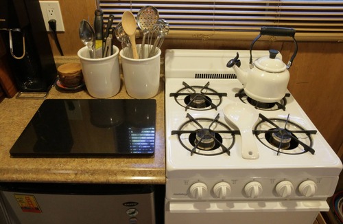 Topanga Cabin | Amazing Topanga rental with AC, located 15 min to Topanga Beach