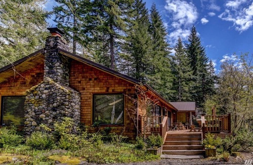 Paradise Estates Cabin | Amazing Two Building Cabin, Sleeps 2-8, Hot Tub