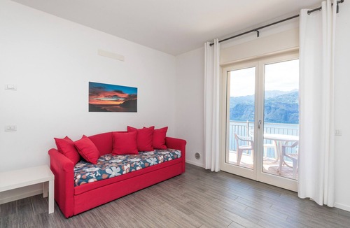 Campagnola Apartment | Amazing view of Lake Garda - first floor