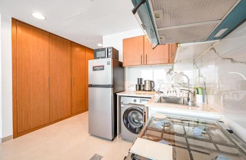 Dubai Production City Apartment | Amazing View Studio Lago Vista IMPZ