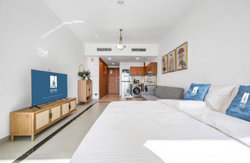 Dubai Production City Apartment | Amazing View Studio Lago Vista IMPZ
