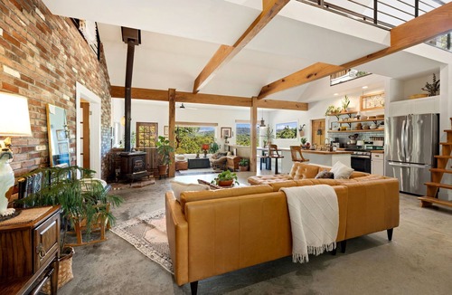 Fayetteville House | Amazing views 15 minutes from Fayetteville square!