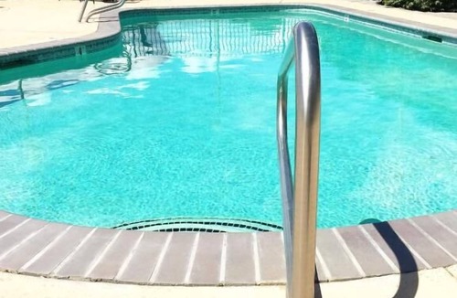 Boardman House | Amazing Views and Beautiful Resort! Cabin w/King Bed & Kitchen and Pool Access