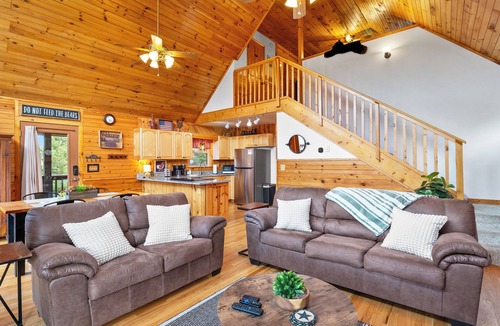 Maggie Valley Cabin | Amazing Views, Ctr of Maggie! Hot Tub, Mins to Golf, Hiking, Casino, Asheville!
