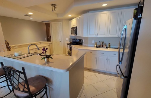 East 1st Street Condo | Amazing views downtown FyMeyers. Free trolley stop. walk 2 blocks to downtown