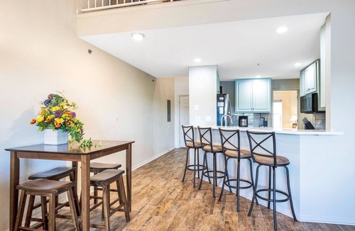 Kaiser Condo | Amazing Views from Balcony, Loft & Gated Pool