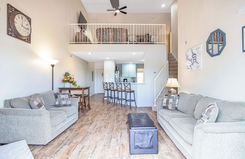 Kaiser Condo | Amazing Views From Balcony, Loft & Gated Pool