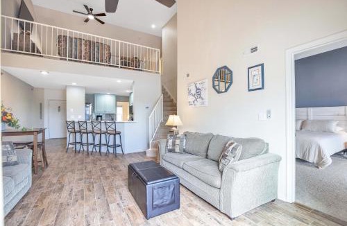 Kaiser House | Amazing Views from Balcony, Loft & Gated Pool