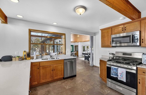 Moorefield Ski Chalet | Amazing Views, Hot Tub, Deck, FirePit & Game Room