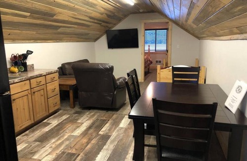 Island Park Apartment | Amazing Views, Loft, Kitchen