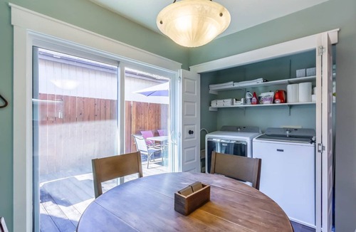 Oakridge House | Amazing views - Steps from Brew Pub - EV Charger