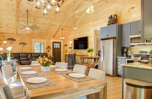 Black Mountain Cabin | Amazing Waterfall! New Scenic Black Mtn Log Cabin