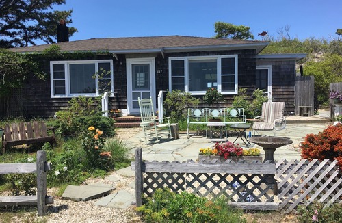 Napeague Cottage | Amazing Waterfront Hamptons Amagansett Cottage!