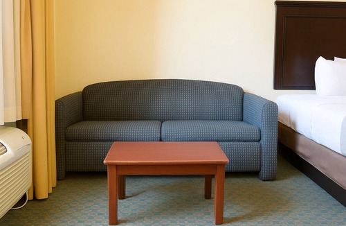 Tuscaloosa Hotel | Ambassador Inn and Suites Tuscaloosa