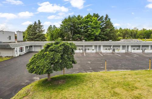 Sault Ste. Marie Hotel | Ambassador Motel