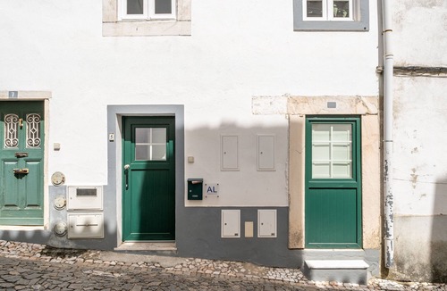 Estremoz House | Amber and Rust Estremoz City House. In the heart of the historic center of Estremoz