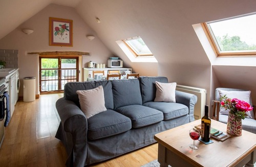 Little Witcombe Cottage | Amber Cottage - shared swimming pool near Cheltenham, accepts pets