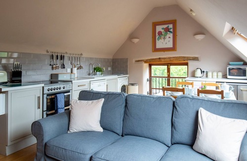 Little Witcombe Cottage | Amber Cottage - shared swimming pool near Cheltenham, accepts pets