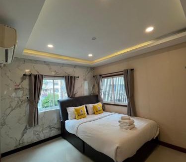 Thanon Phaya Thai House | Amber Inn