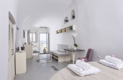 Oia Hotel | Ambition Suites