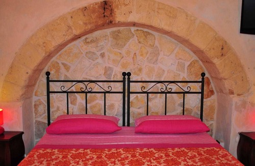 Oria Bed & Breakfast | AMBROSIA Bed & Breakfast