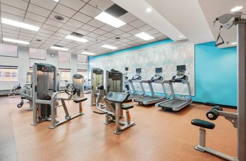 South Loop Apartment | Amenity Rich Spacious King Suite