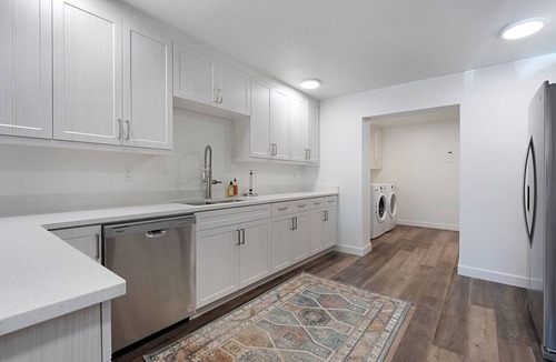 Hildale Apartment | Amentity Packed 3BR: Hot Tub, Pool, Sauna, Outdoor Theater & More 45 min to Zion