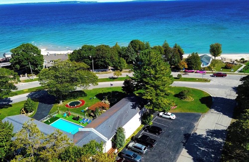 Mackinaw City Hotel | American Boutique Inn - Lakeview