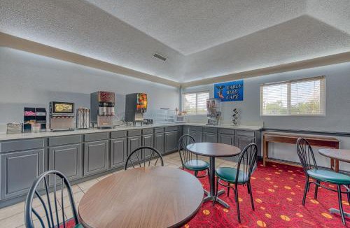 Dundee Hotel | American Inn & suites