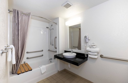 Carlisle Hotel | American Inn