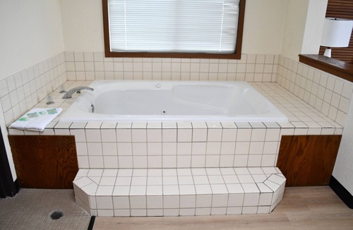 Waseca Hotel | American Motel