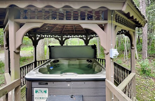 Blakeslee House | American Pride | Dog Friendly, Dock Slip, Hot Tub