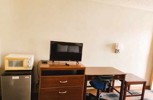 Iola Hotel | Americas Best Inn Iola