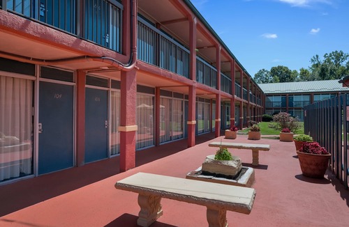 St. Joseph Hotel | Americas Best Value Inn St. Joseph at I-29