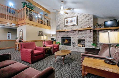 Grundy Center Hotel | AmericInn by Wyndham Grundy Center