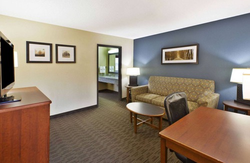 Bay City Hotel | AmericInn by Wyndham Bay City