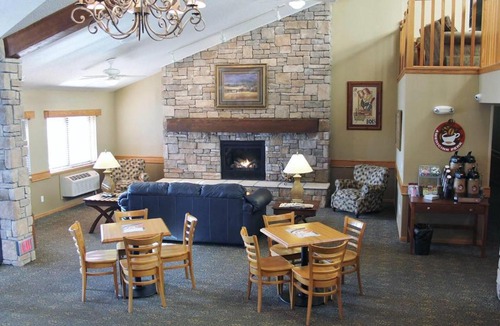 Cedar Rapids Hotel | AmericInn by Wyndham Cedar Rapids Airport