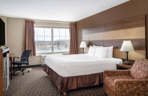 Cedar Rapids Hotel | AmericInn by Wyndham Cedar Rapids North
