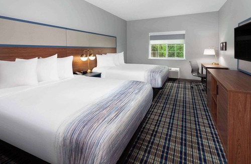 Eagle River Hotel | AmericInn by Wyndham Eagle River Downtown
