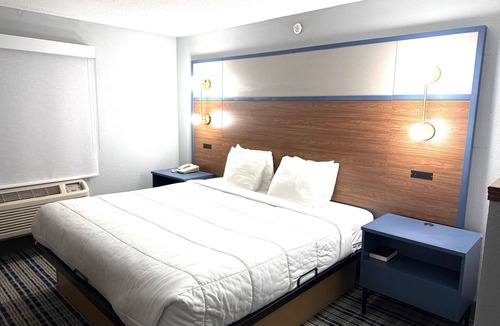 Frankfort Hotel | AmericInn by Wyndham Frankfort IN