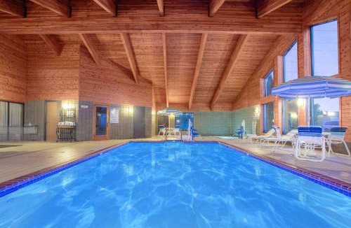 Hayward Hotel | AmericInn by Wyndham Hayward