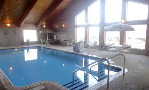 Marshall Hotel | AmericInn by Wyndham Marshall