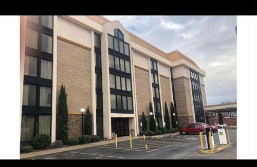 Ellendale Hotel | AmericInn by Wyndham Memphis East