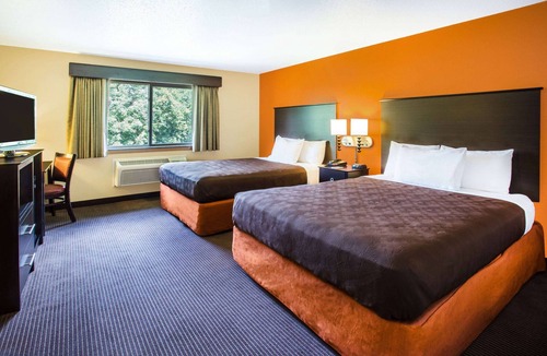 Menomonie Hotel | AmericInn by Wyndham Menomonie