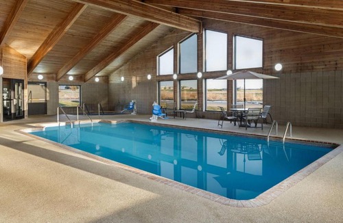 Muscatine Hotel | AmericInn by Wyndham Muscatine