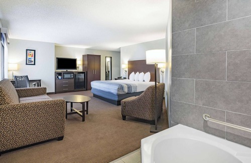 Plover Hotel | AmericInn by Wyndham Plover Stevens Point