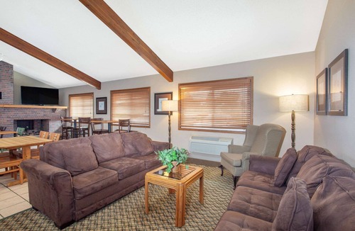 Willmar Hotel | AmericInn by Wyndham Willmar