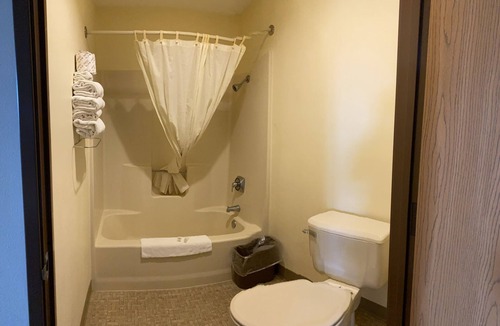 Prentice Hotel | AmeriVu Inn and Suites