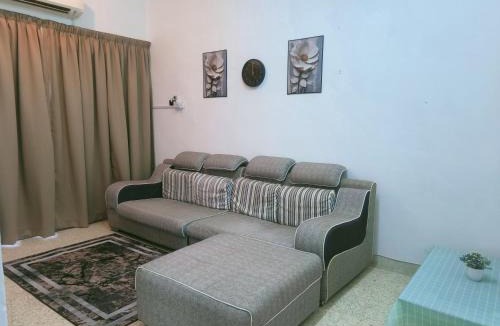Cheng House | Aminin Homestay 3Bedroom 2Bathroom aircond living hall and master berdroom only