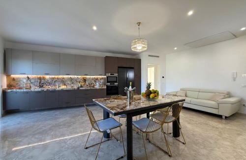 Tropea Apartment | Amira Star Luxury Penthouse